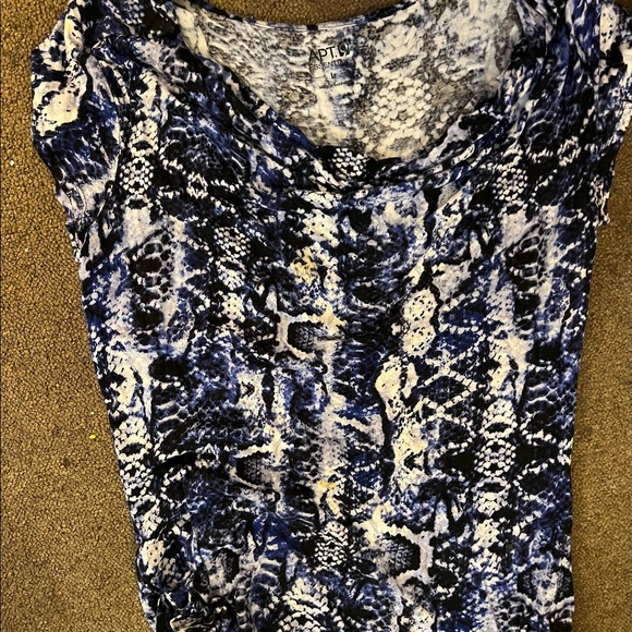 Women’s Tops. - Picture 11 of 14